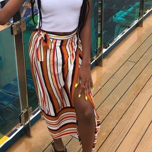 Multi-color flow skirt with split